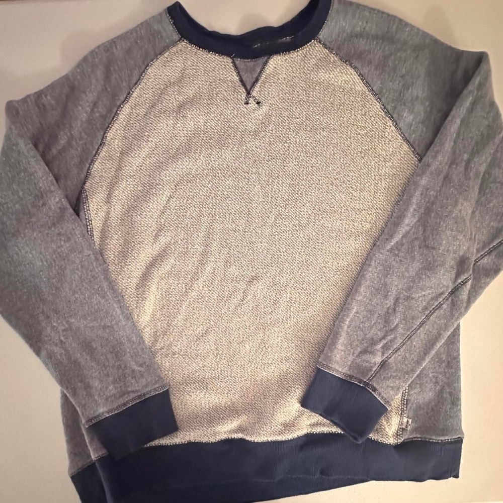 Levi's crewneck sweatshirt size XL